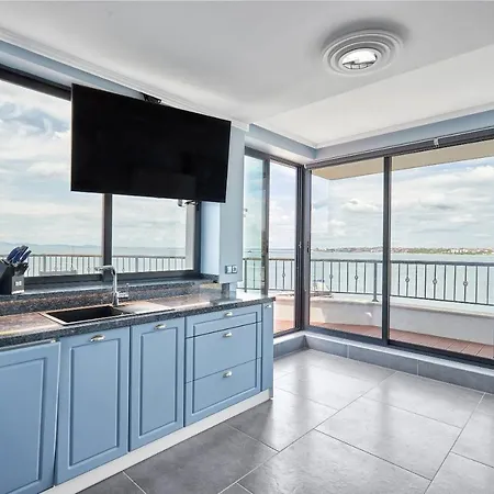 3bd Paradise With A Stunning View With Parking By Flat Mаnаger דירה